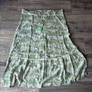 Sendra Green A-Line Midi Skirt with Tiered Design